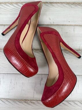 👠GUESS by Marciano Red Suede Reptile Embossed Archival Vintage Pumps Size 7
